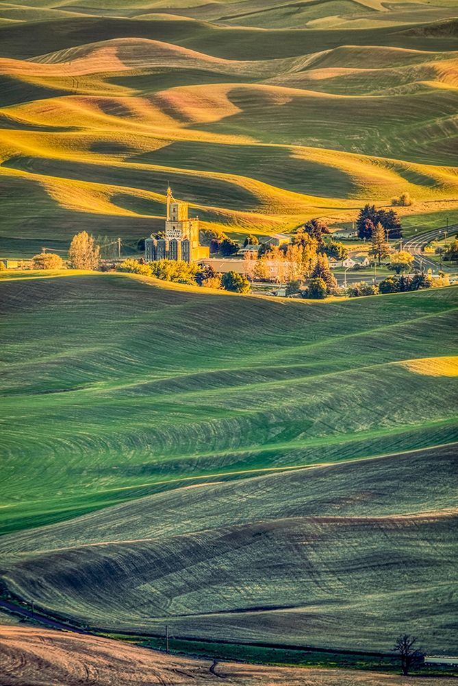 Washington State-Palouse Steptoe Village and farmland at sunset